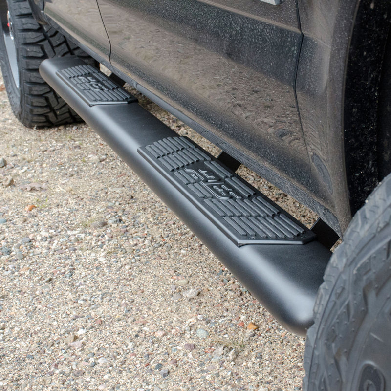 ARIES | AscentStep 5-1/2in x 75in Black Steel Running Boards - F-250 / F-350 2000-2016