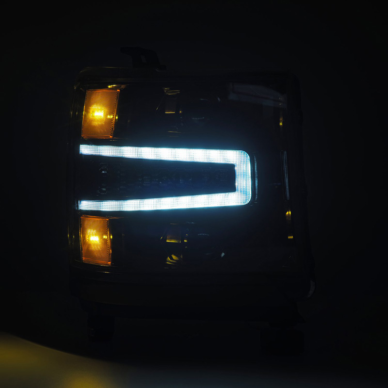 AlphaRex | Projector Headlights Alpha-Black - Silverado 1500 4.3L / 5.3L / 6.2L 2016-2018