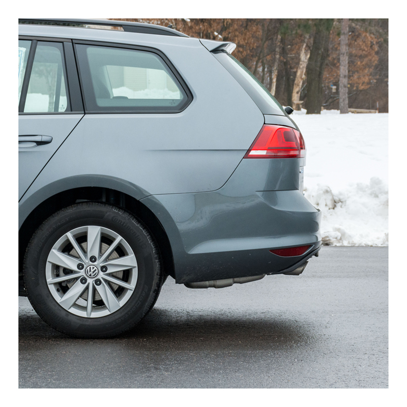 CURT | Class 1 Trailer Hitch, 1-1/4" Receiver - Golf Alltrack / Golf SportWagen 2015-2019