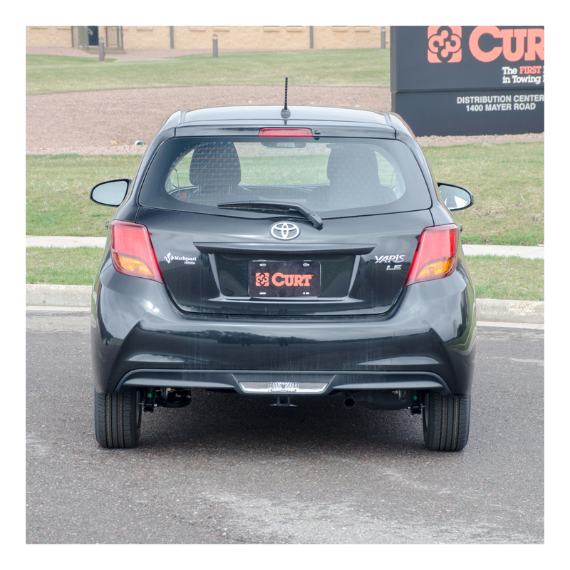 CURT | Class 1 Trailer Hitch, 1-1/4" Receiver - Yaris 1.5L 2007-2019