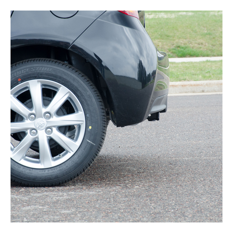 CURT | Class 1 Trailer Hitch, 1-1/4" Receiver - Yaris 1.5L 2007-2019